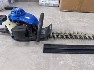 Hyundai THT245D Benzinli Çit Budama Makinası 61 cm 25,4 cc Teşhir Ürünü