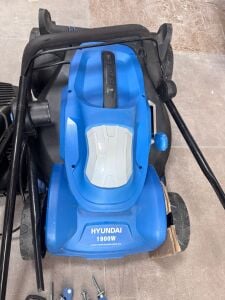 Hyundai C4405 Elektrikli Çim Biçme Makinası 1900W | 44 cm Genişlik – 50 L Sepet – 7 Kademeli Kesim Teşhir Ürünü